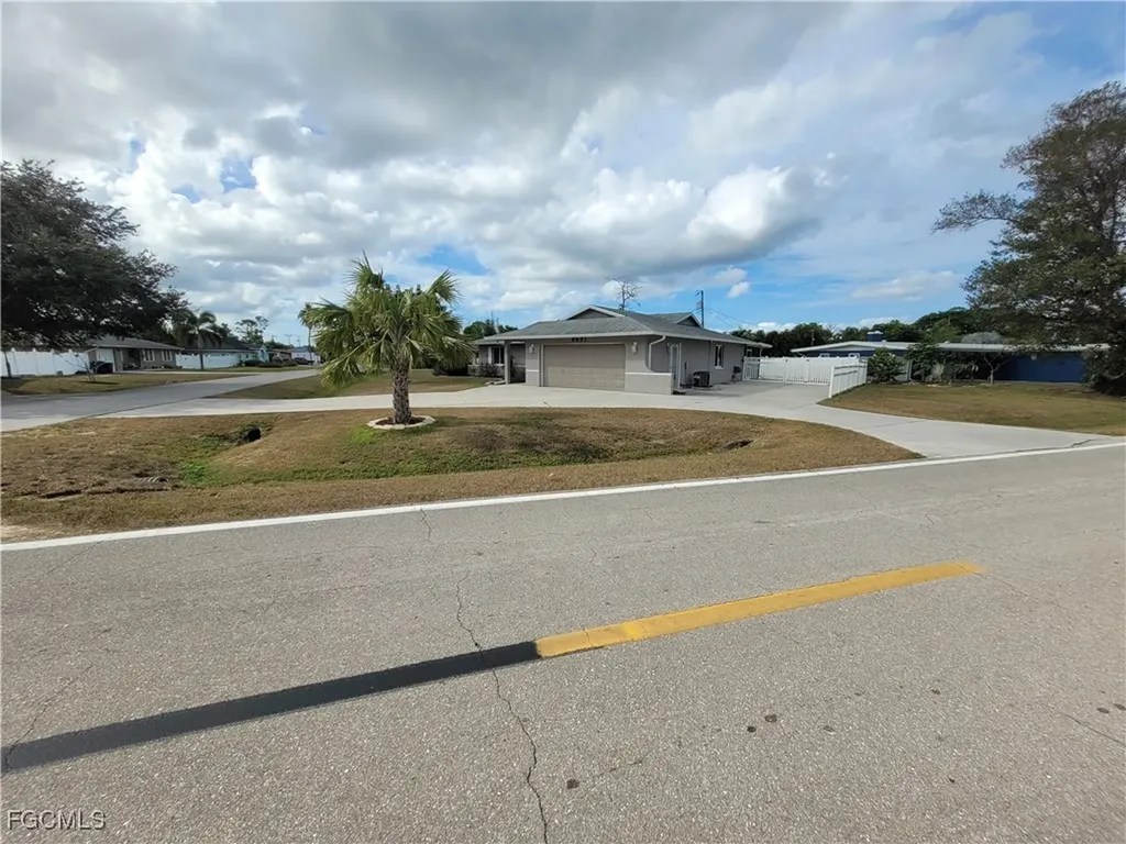 8631 Beacon Street Fort Myers FL 33907