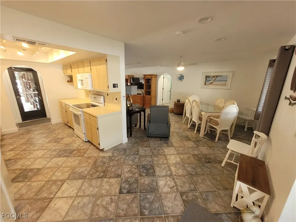 8631 Beacon Street Fort Myers FL 33907