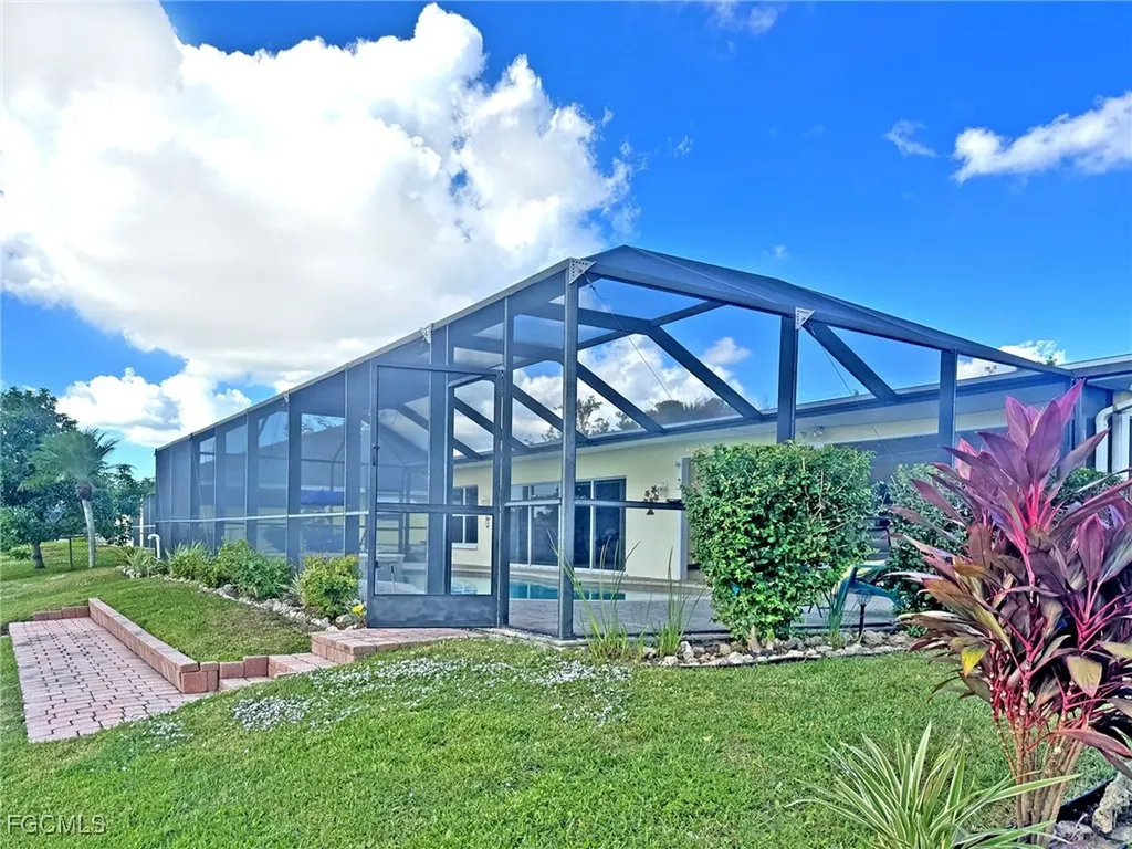 1240 Shelby Parkway Cape Coral FL 33904