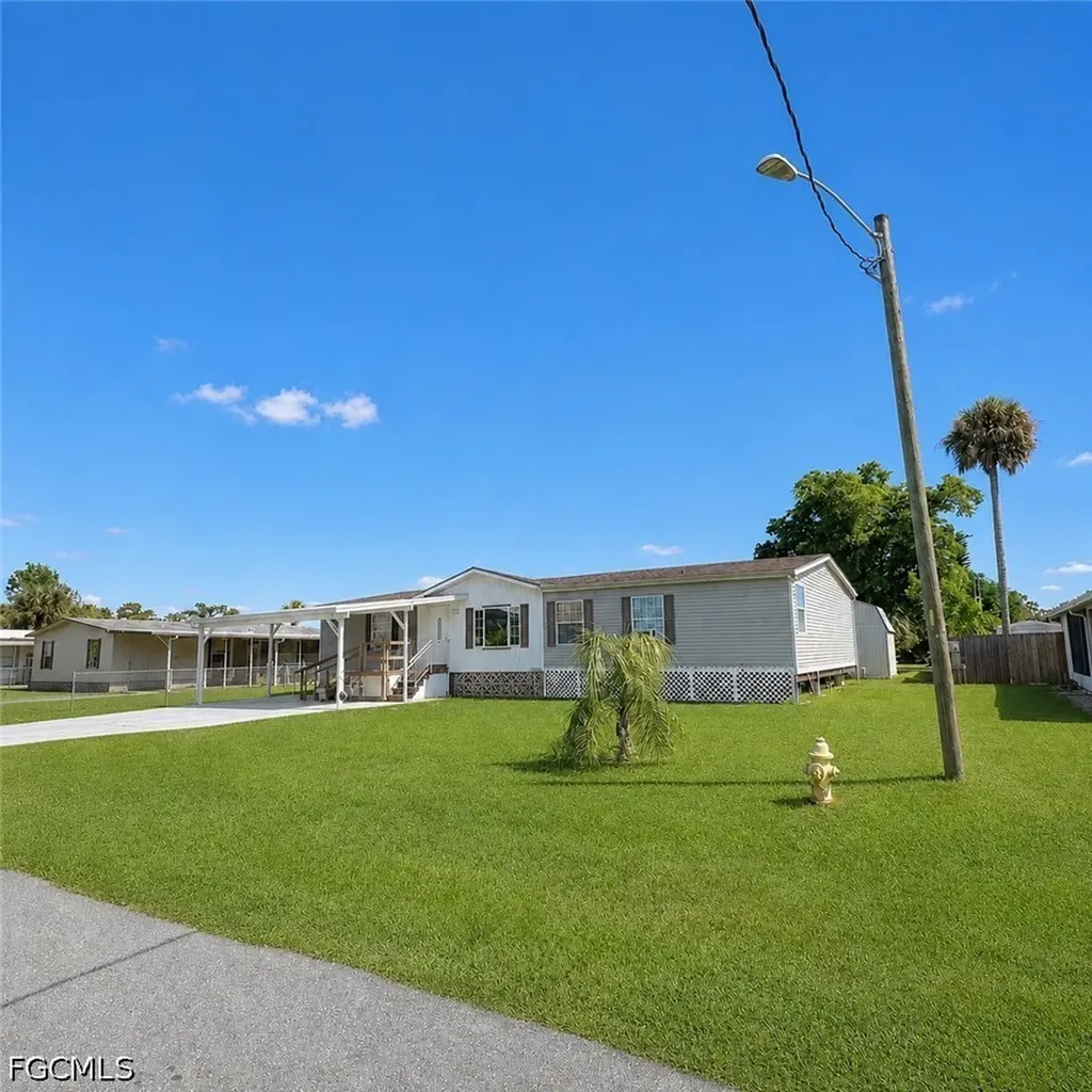 7607 Peyraud Drive North Fort Myers FL 33917