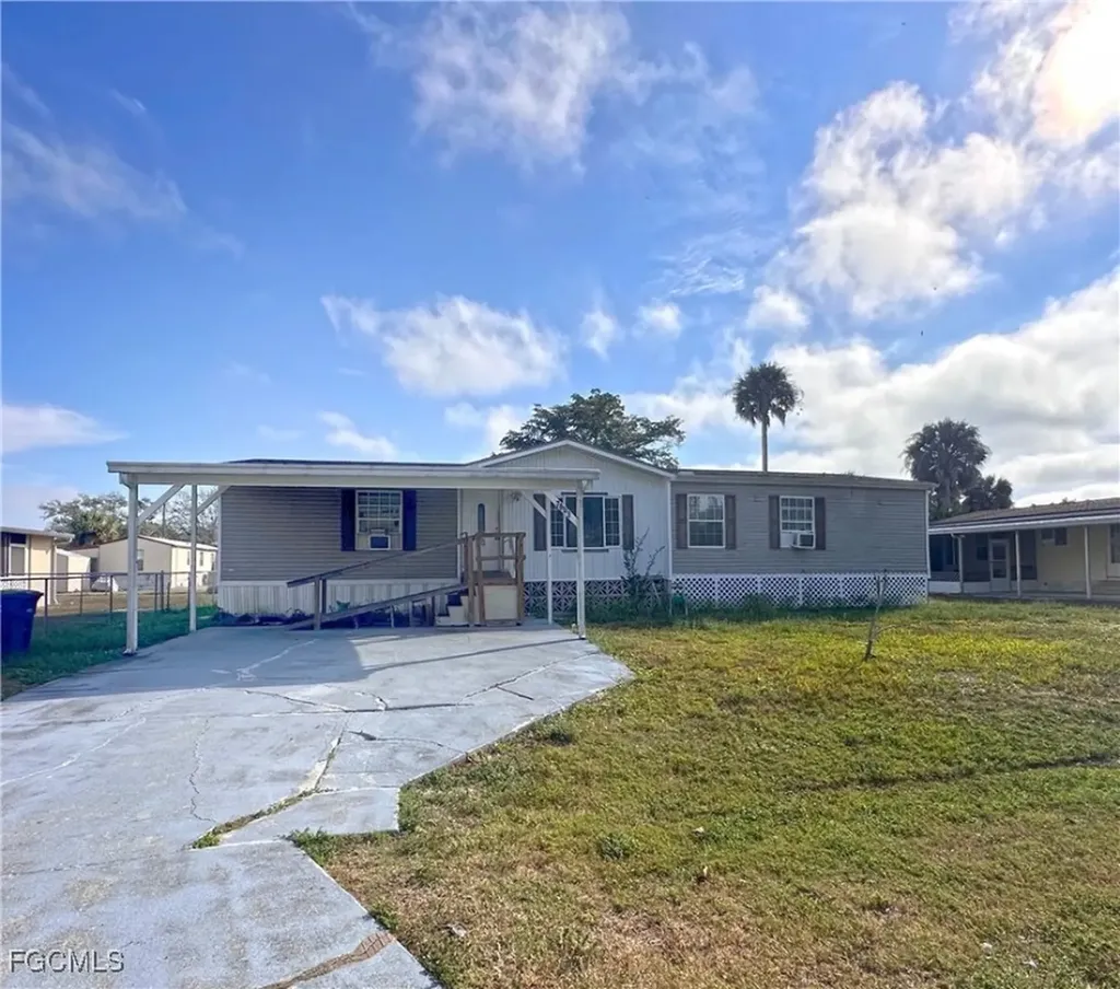 7607 Peyraud Drive North Fort Myers FL 33917
