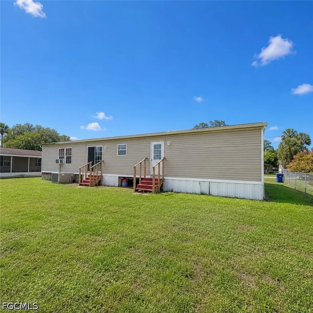 7607 Peyraud Drive North Fort Myers FL 33917