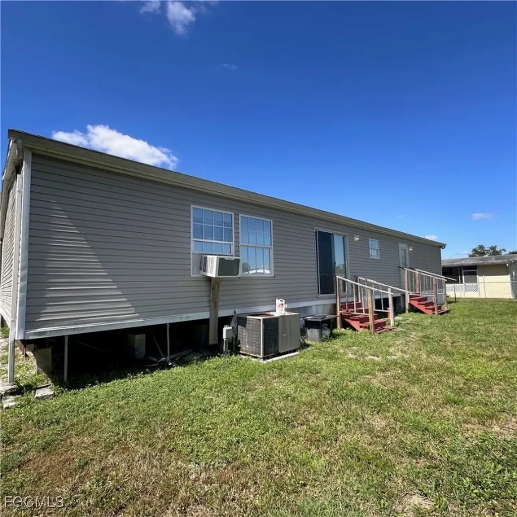 7607 Peyraud Drive North Fort Myers FL 33917