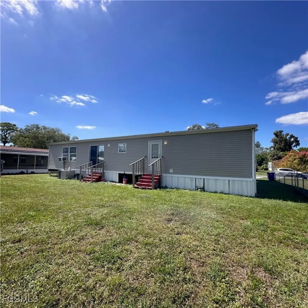 7607 Peyraud Drive North Fort Myers FL 33917