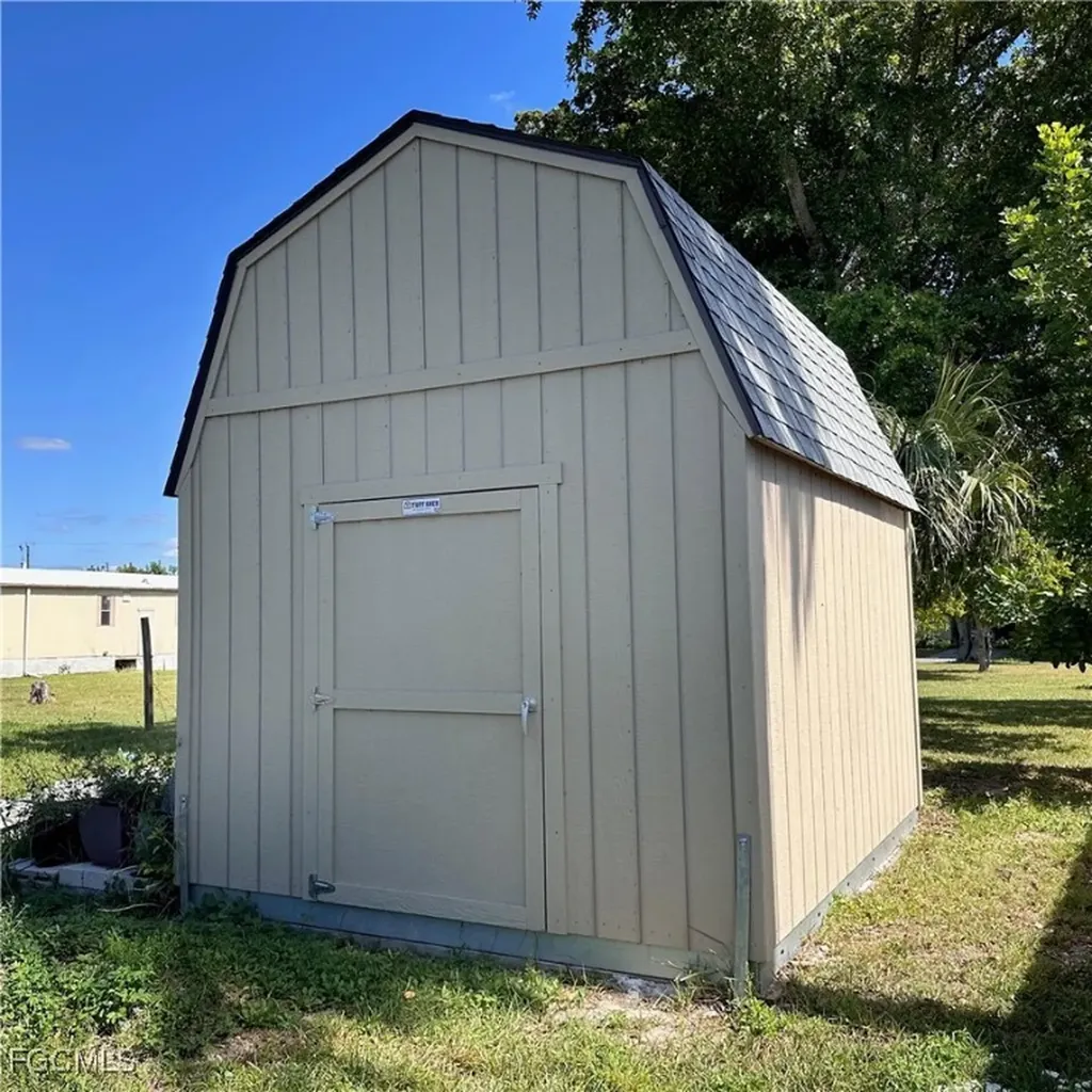 7607 Peyraud Drive North Fort Myers FL 33917