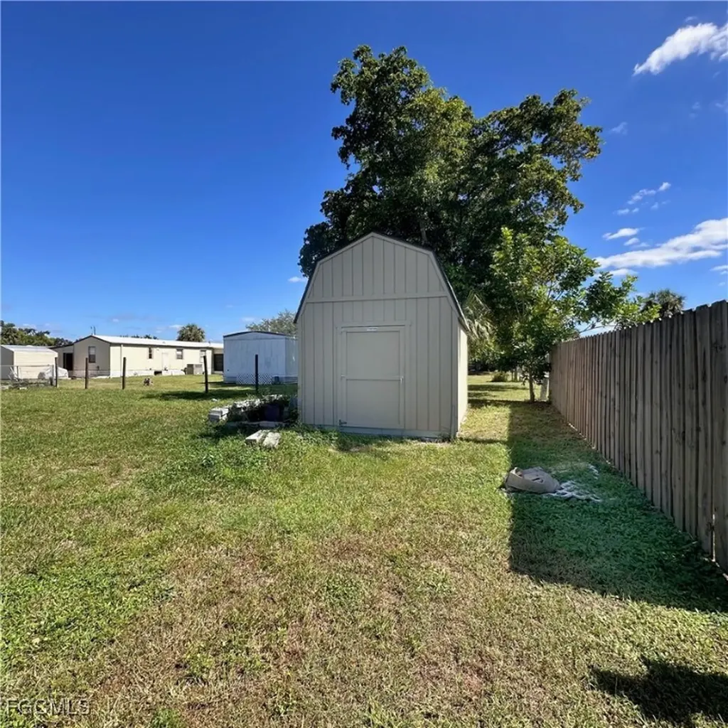 7607 Peyraud Drive North Fort Myers FL 33917