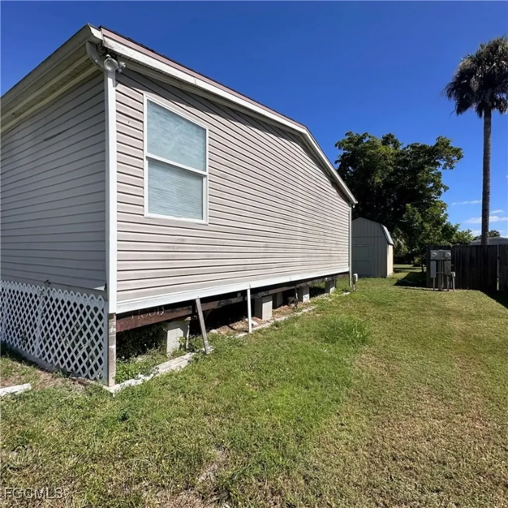 7607 Peyraud Drive North Fort Myers FL 33917