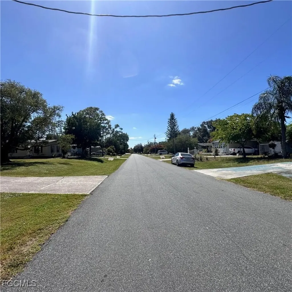 7607 Peyraud Drive North Fort Myers FL 33917