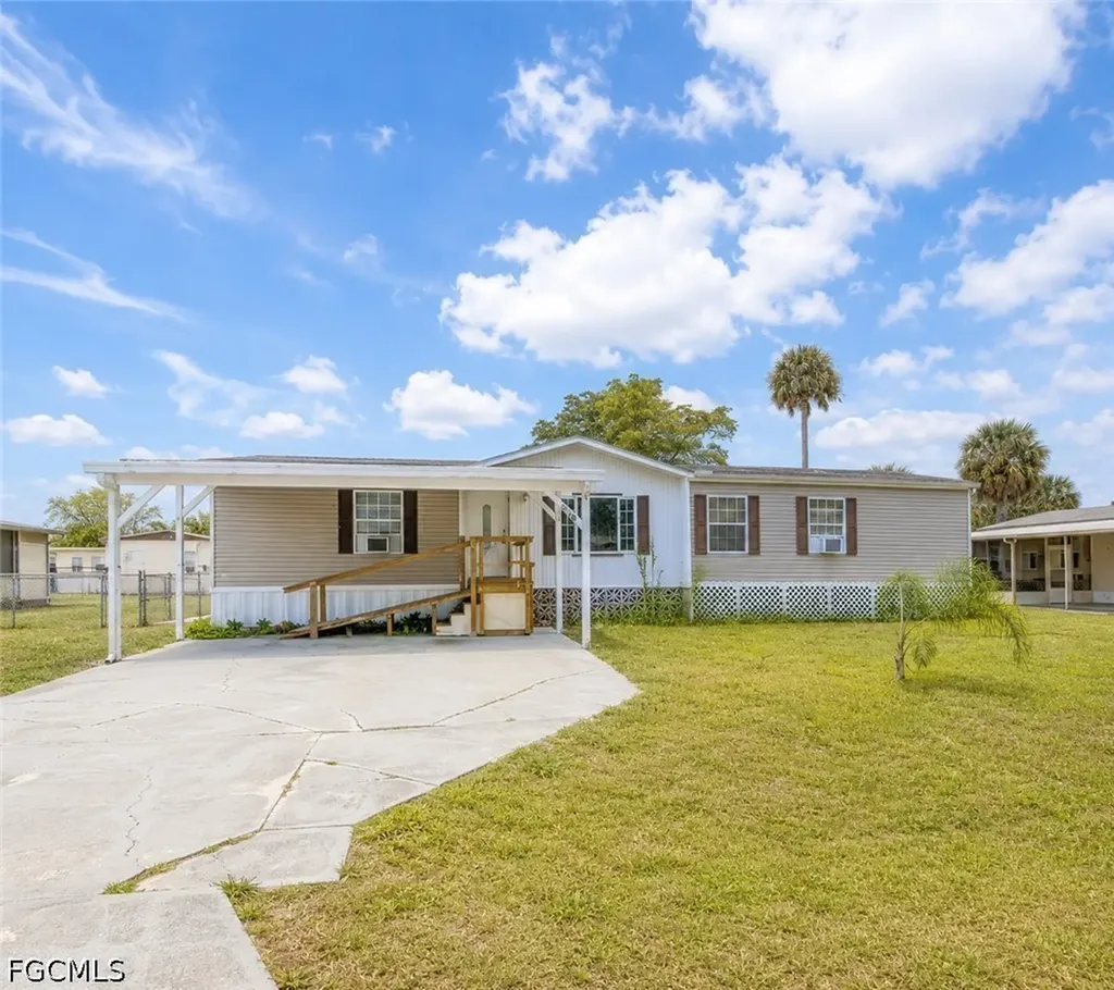 7607 Peyraud Drive North Fort Myers FL 33917