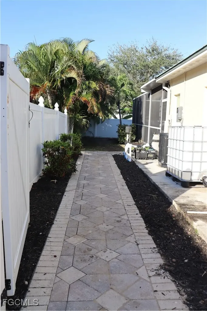 3310 SW 26th Avenue Cape Coral FL 33914