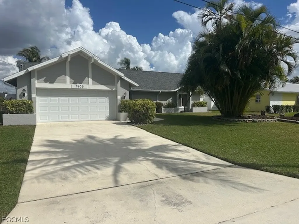 3909 SE 1st Avenue Cape Coral FL 33904
