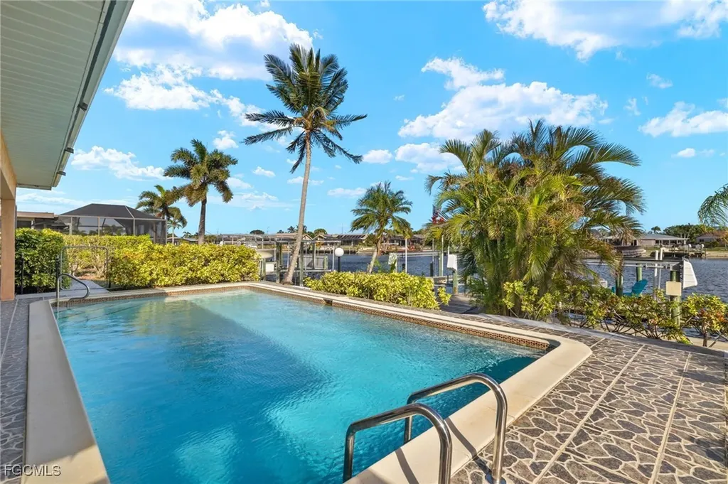3909 SE 1st Avenue Cape Coral FL 33904
