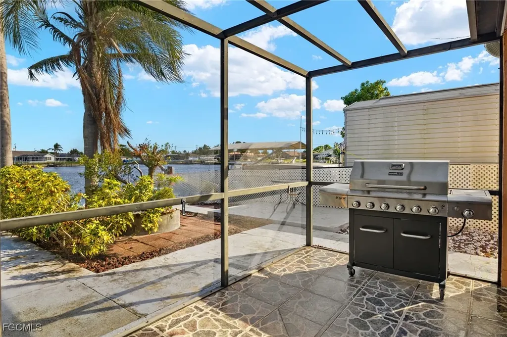 3909 SE 1st Avenue Cape Coral FL 33904