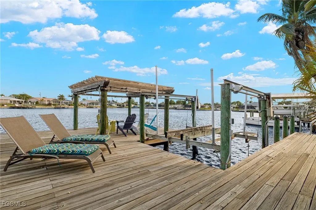 3909 SE 1st Avenue Cape Coral FL 33904
