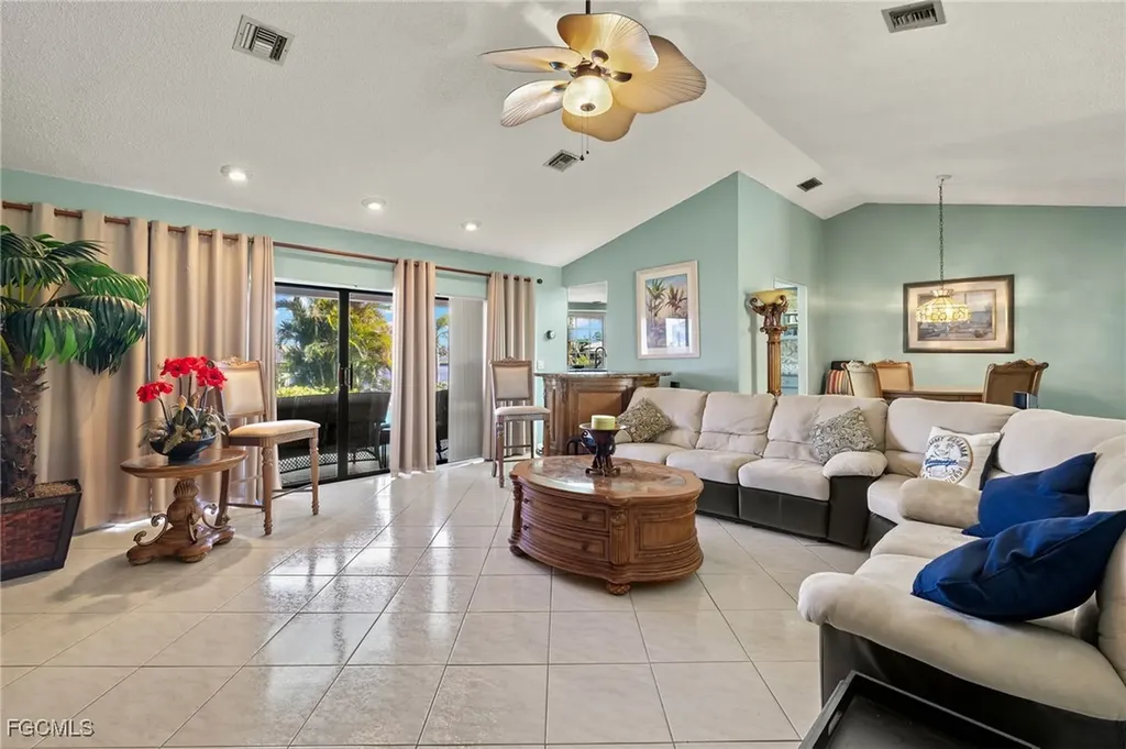 3909 SE 1st Avenue Cape Coral FL 33904