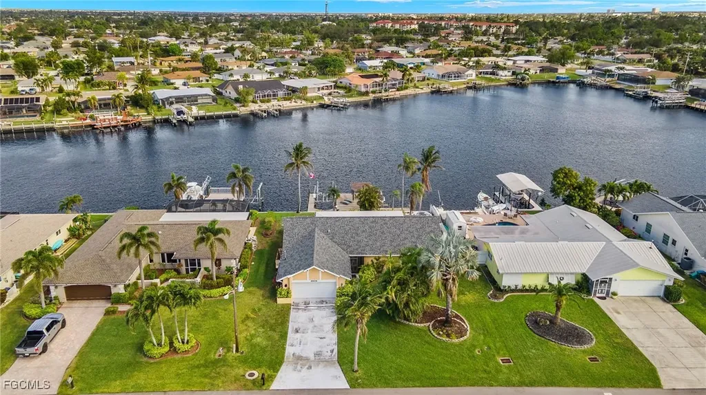 3909 SE 1st Avenue Cape Coral FL 33904