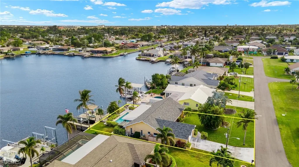 3909 SE 1st Avenue Cape Coral FL 33904