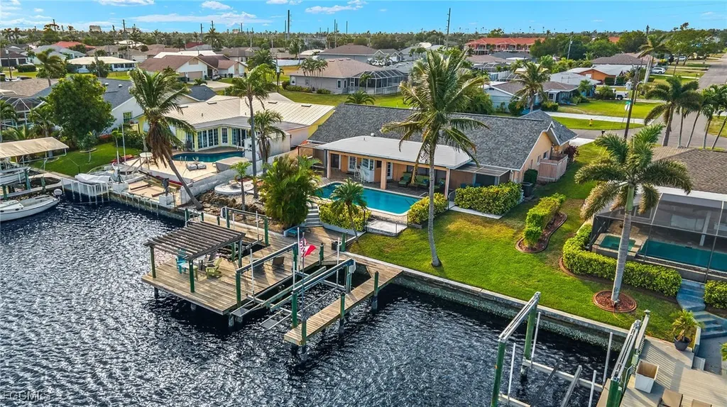 3909 SE 1st Avenue Cape Coral FL 33904