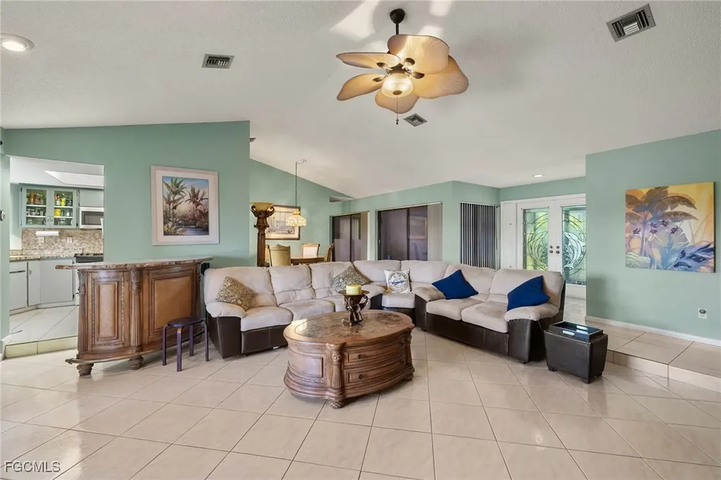 3909 SE 1st Avenue Cape Coral FL 33904