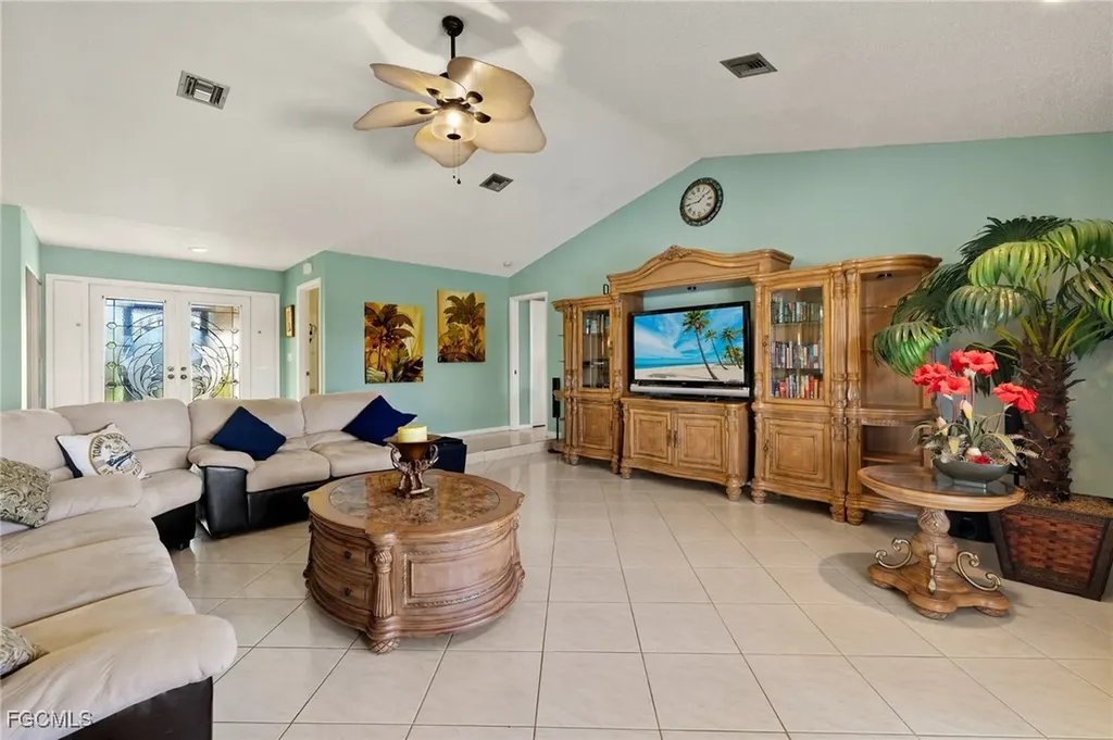 3909 SE 1st Avenue Cape Coral FL 33904