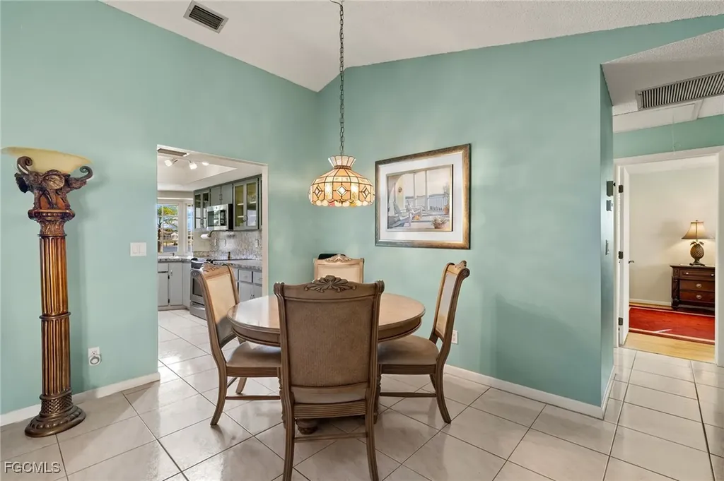 3909 SE 1st Avenue Cape Coral FL 33904