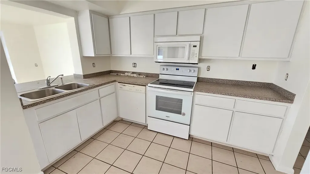 1932 SE 31st Terrace Cape Coral FL 33904