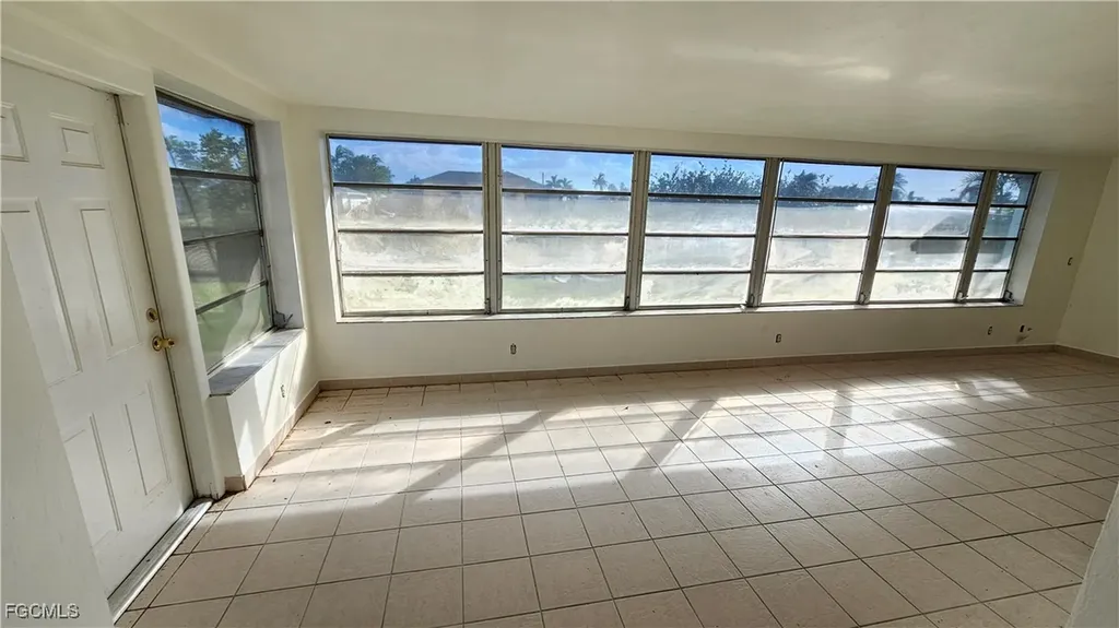 1932 SE 31st Terrace Cape Coral FL 33904