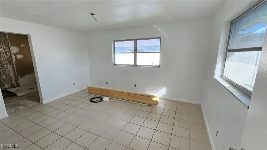 1932 SE 31st Terrace Cape Coral FL 33904