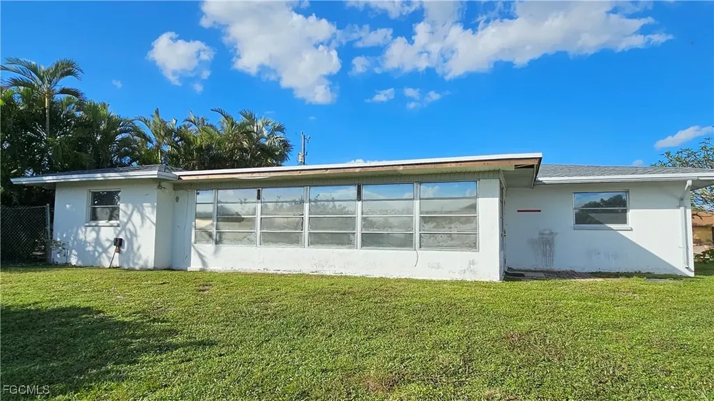 1932 SE 31st Terrace Cape Coral FL 33904