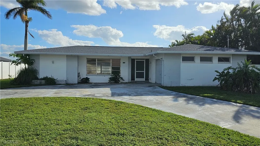 1932 SE 31st Terrace Cape Coral FL 33904