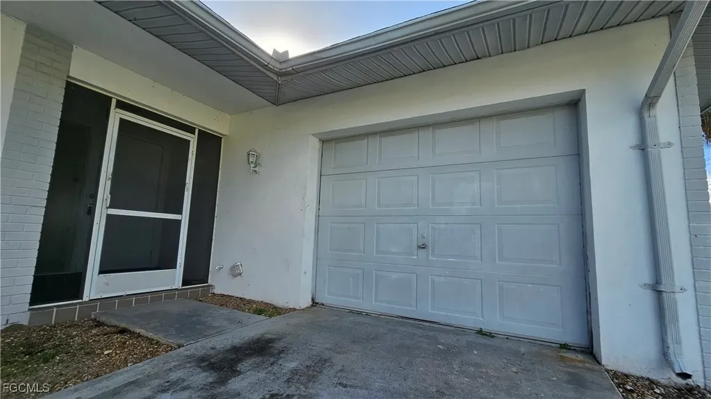 1932 SE 31st Terrace Cape Coral FL 33904