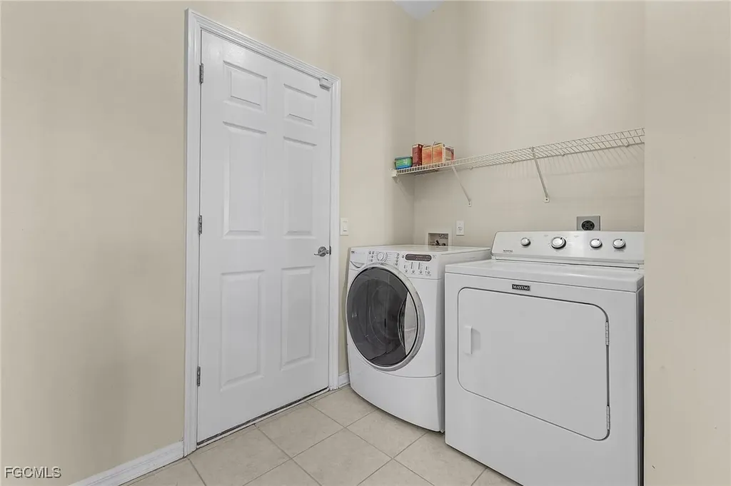 1230 SW 4th Avenue Cape Coral FL 33991