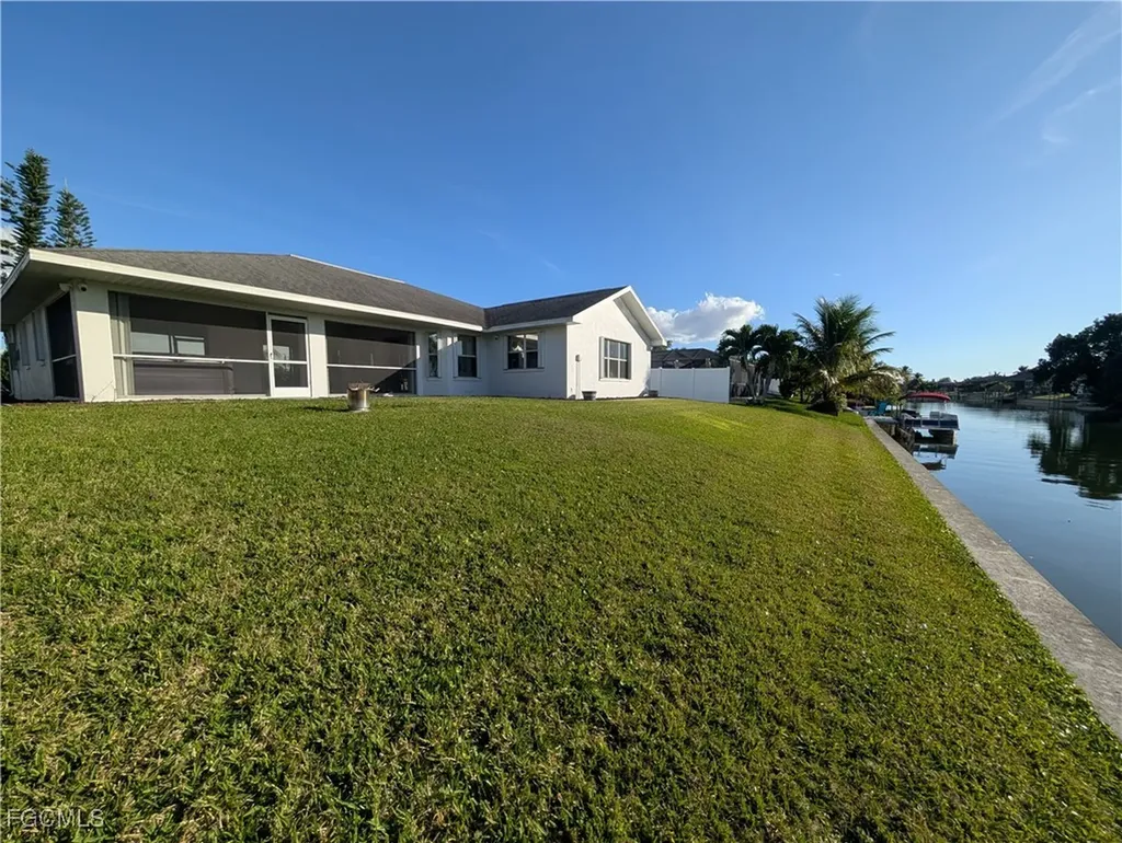 1230 SW 4th Avenue Cape Coral FL 33991