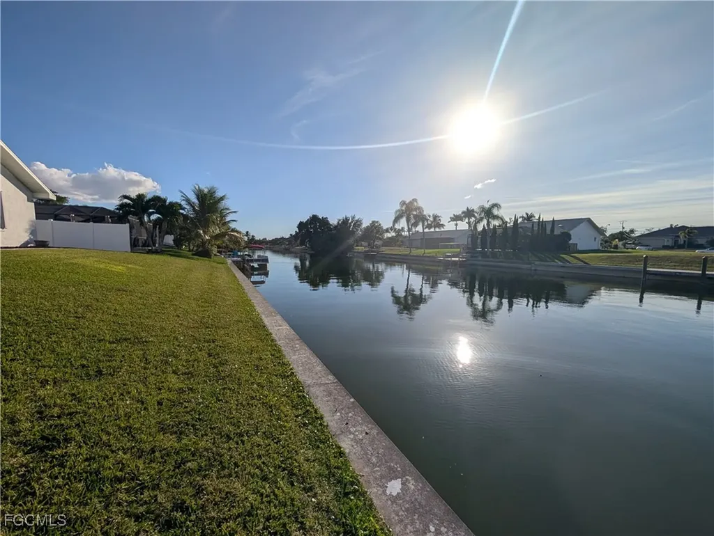 1230 SW 4th Avenue Cape Coral FL 33991