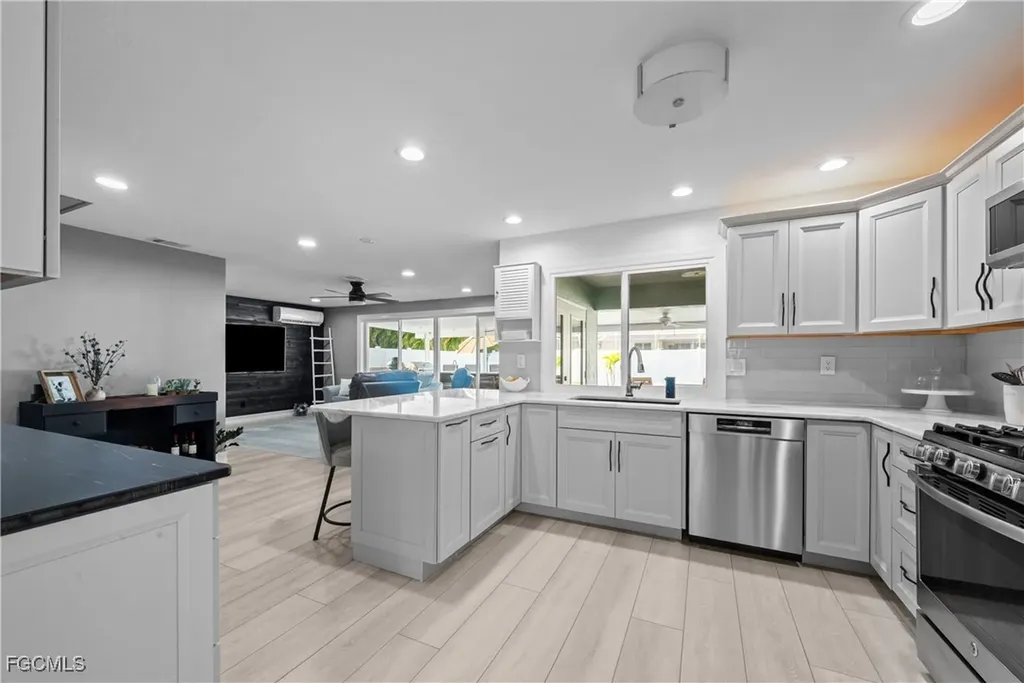 3506 SE 22nd Place Cape Coral FL 33904