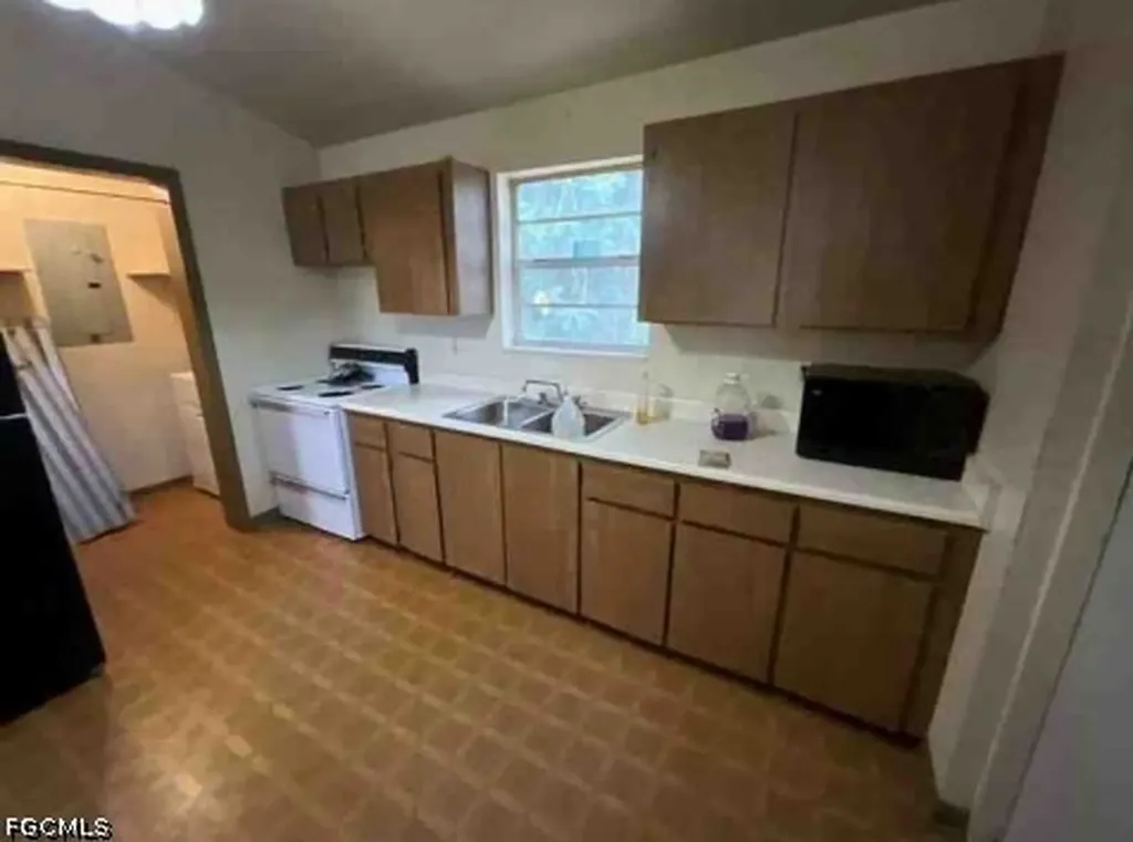 420 SE 1st Street South Bay FL 33493