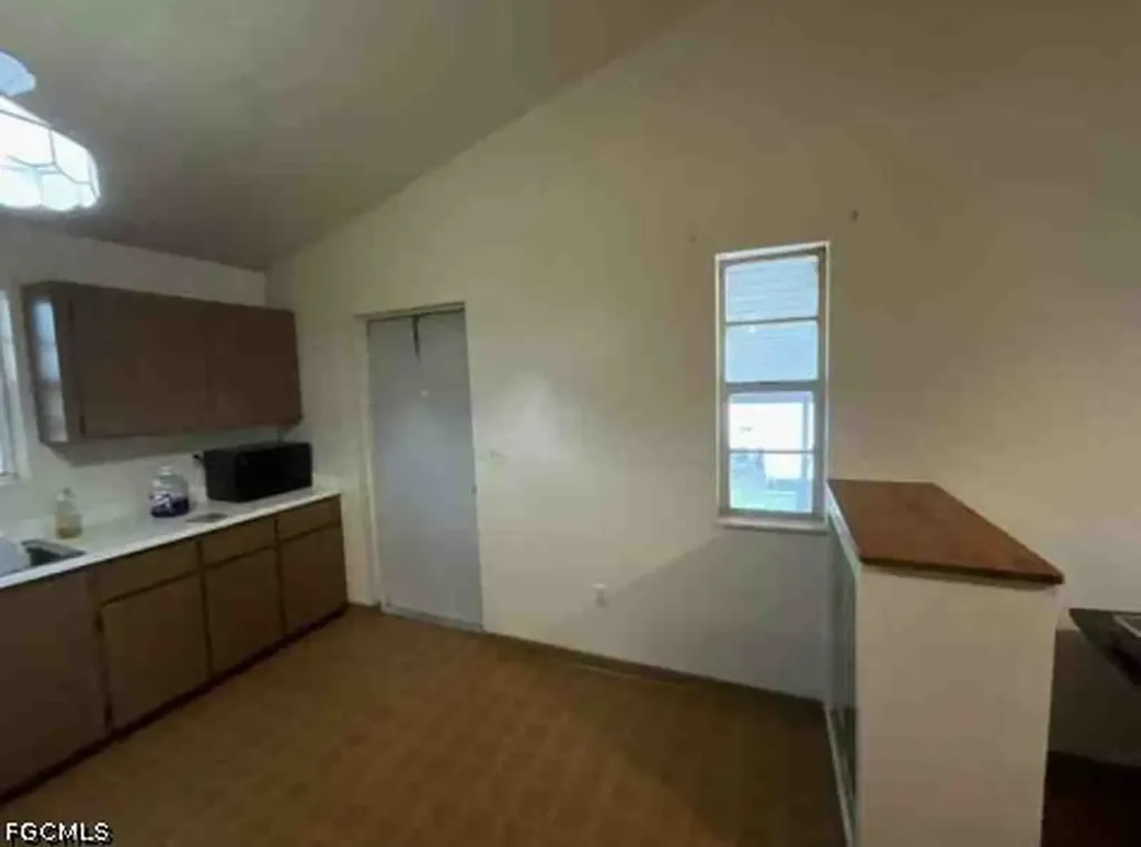 420 SE 1st Street South Bay FL 33493