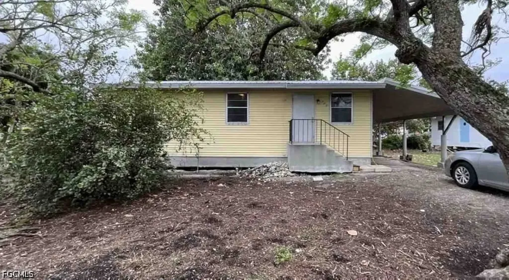 420 SE 1st Street South Bay FL 33493