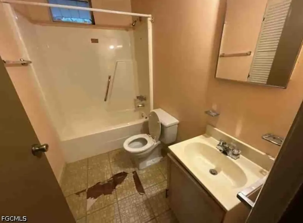 420 SE 1st Street South Bay FL 33493