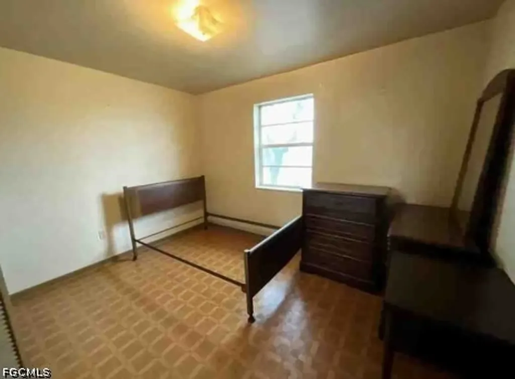 420 SE 1st Street South Bay FL 33493