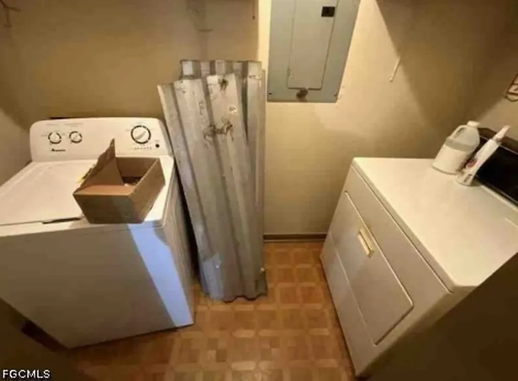 420 SE 1st Street South Bay FL 33493