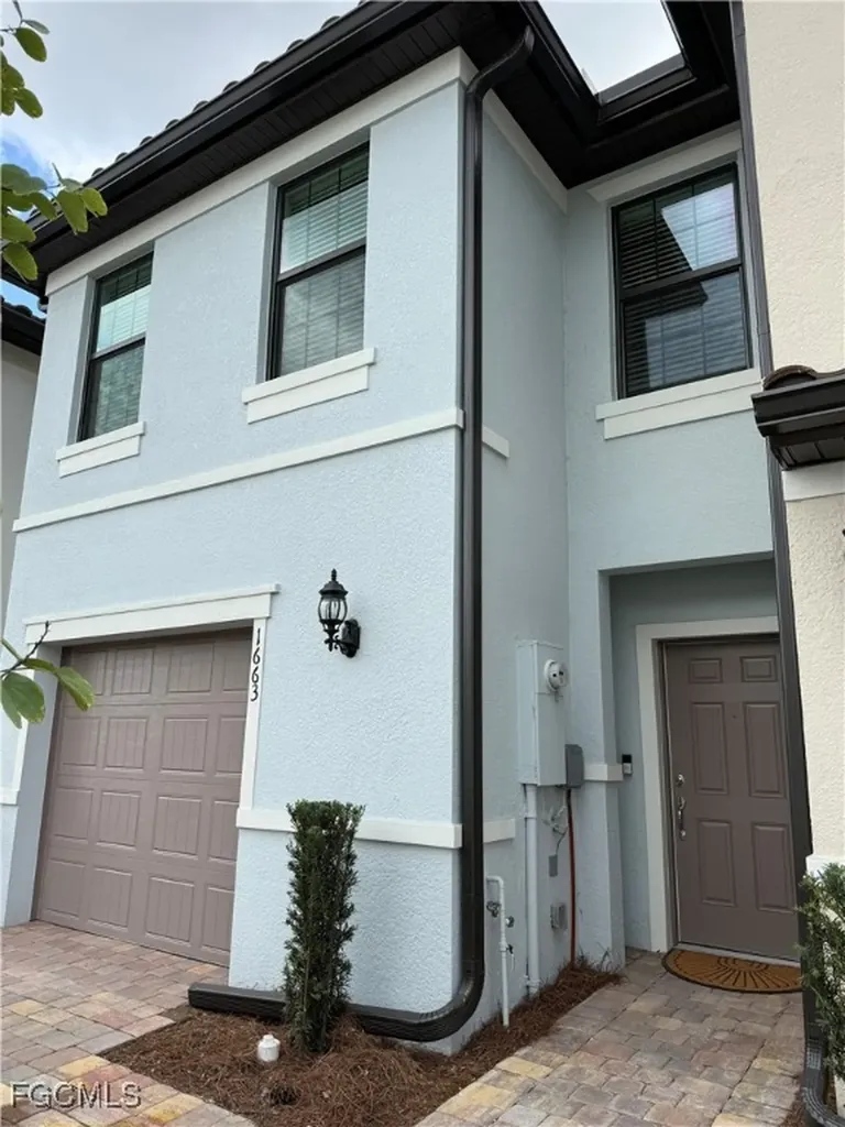 1663 Lake Jessup Circle Cape Coral FL 33909