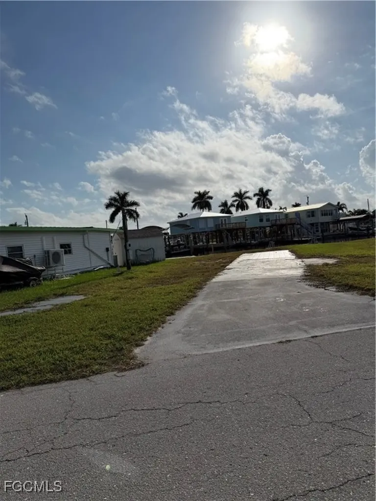 3867 Phoenix Drive St. James City FL 33956