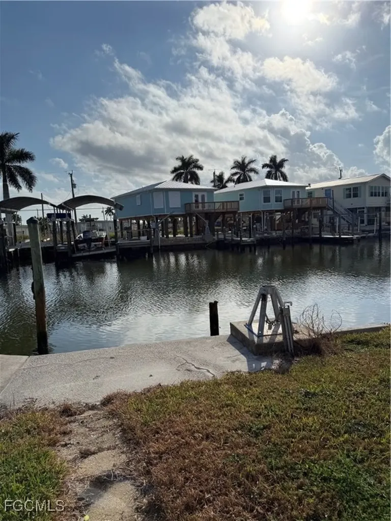 3867 Phoenix Drive St. James City FL 33956