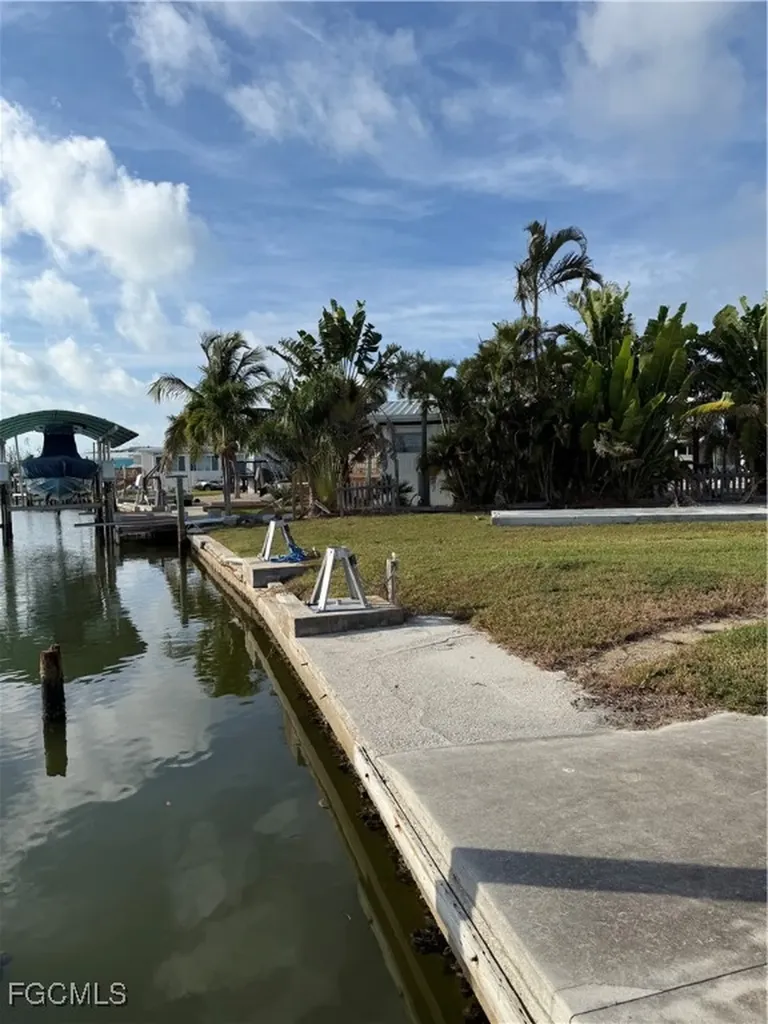 3867 Phoenix Drive St. James City FL 33956