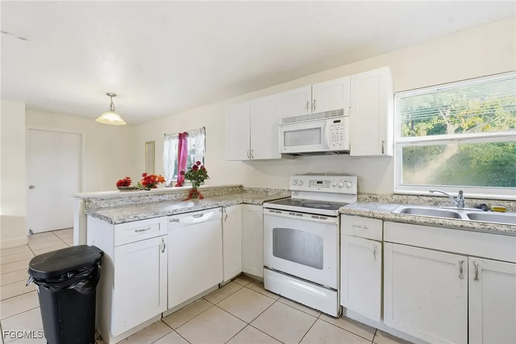 2505 Henderson Avenue Fort Myers FL 33916