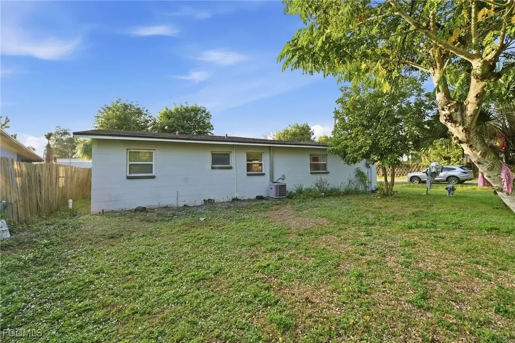 2505 Henderson Avenue Fort Myers FL 33916