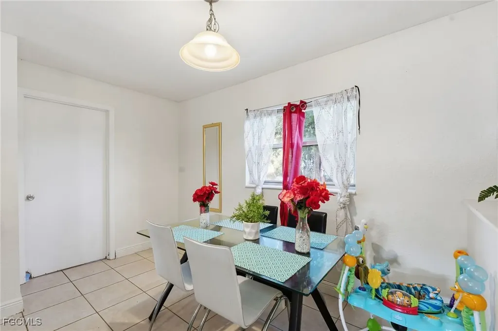 2505 Henderson Avenue Fort Myers FL 33916