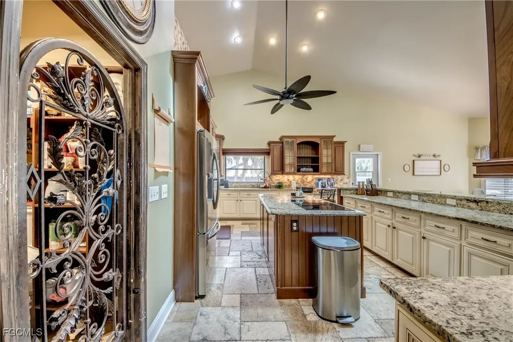 706 SW 6th Street Cape Coral FL 33991