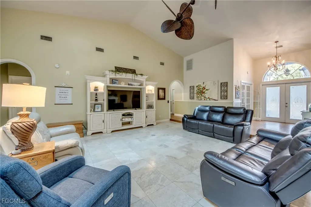 706 SW 6th Street Cape Coral FL 33991
